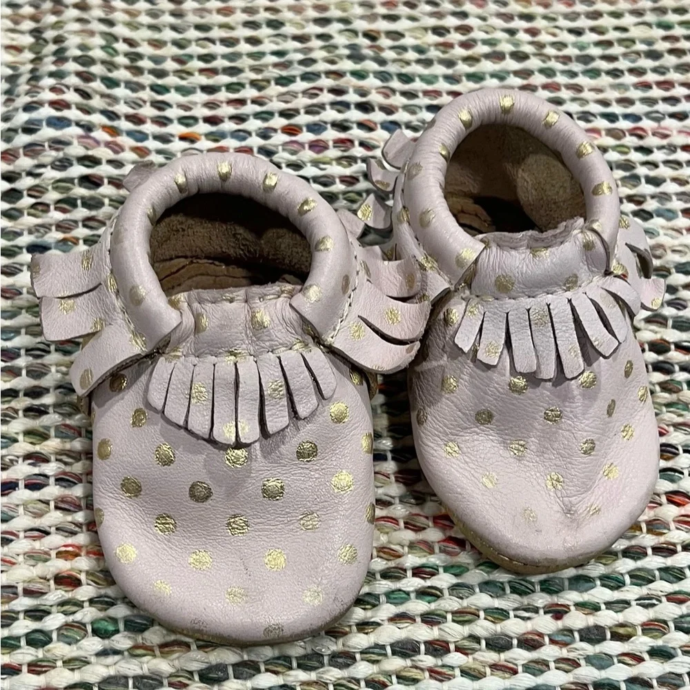 Freshly Picked Pink Gold Polkadot Fringe Leather‎ Baby Moccasins Sz Infant 2